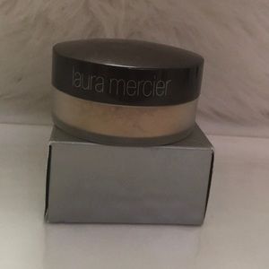 laura mercier Mineral Powder in Rich Vanilla